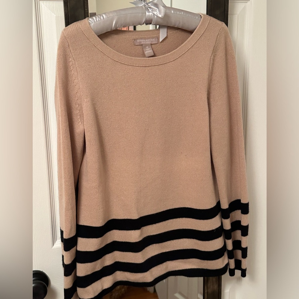 Women’s Banana Republic wool and cashmere sweater size Medium